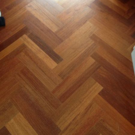 merbau gelakt dubbele visgraat 1